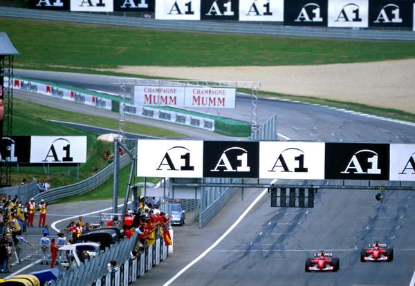 Una maniobra innecesaria y que dolió a muchos fans tras la gran carrera de Barrichello y Schumacher