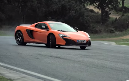 Chris Harris examina el McLaren 650S