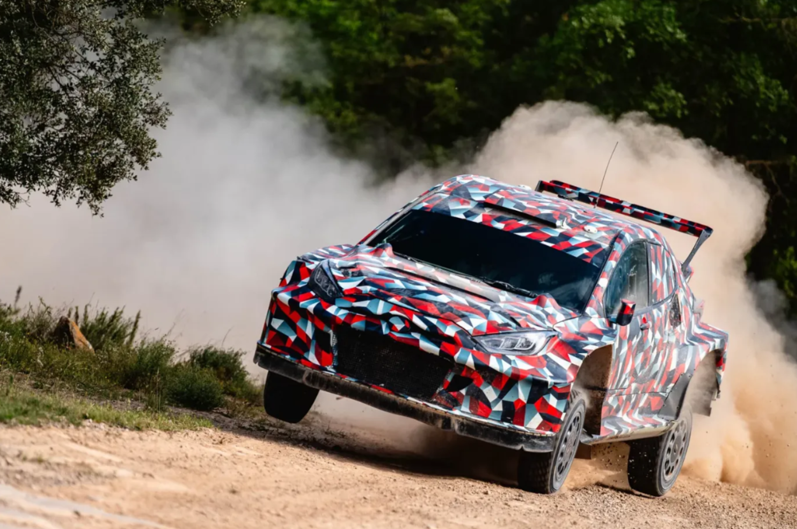 Toyota ya juega en 2027, el resto todavía mira