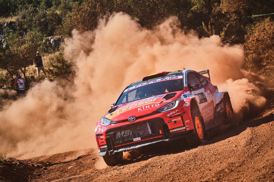 Cachón y Solans luchan por el podio de WRC2; Mikkelsen y Virves pugnan por el liderato