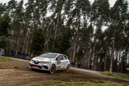 5º Puesto para Alberto Bueno y Daniel Rivera en el Rally Terra da Auga en la Clio Trophy de Tierra.