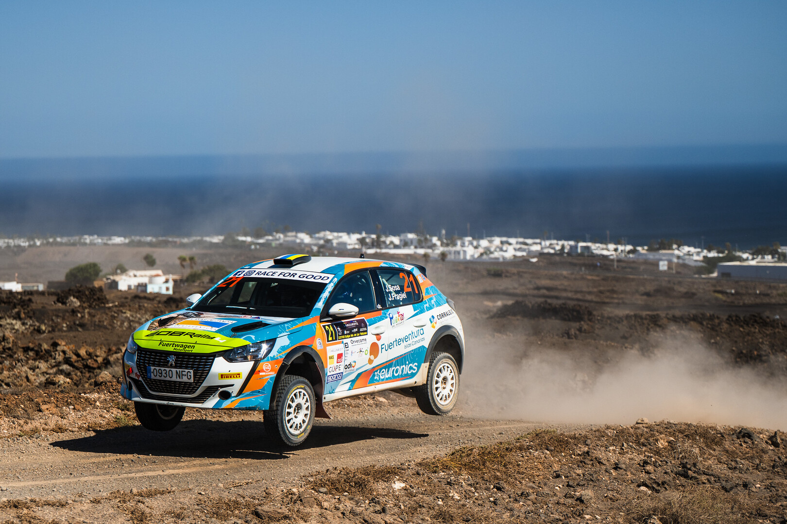 Javier Sosa se hace fuerte en Lanzarote y lidera el Desafío Peugeot