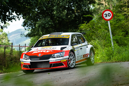 Álvaro Muñiz doblega a Jorge Cagiao y se sitúa al frente del Rallye Cristian López