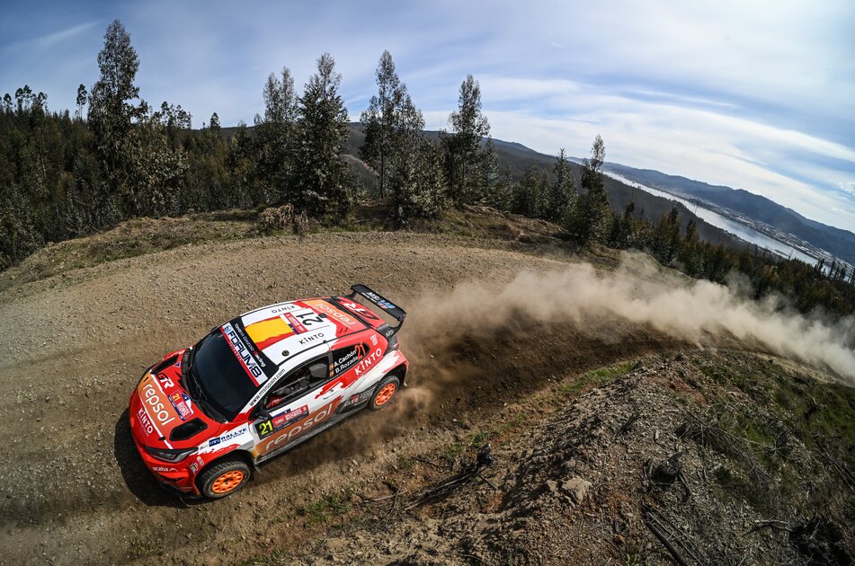 Un fuerte accidente aparta del Rally de Chile a Cachón y Rozada