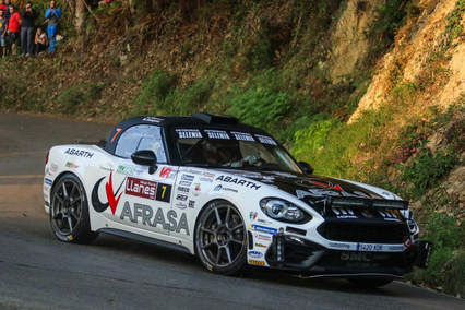 Alberto Monarri y Rodrigo Sanjuán suman en Llanes unos valiosos puntos para el Abarth Rally Team
