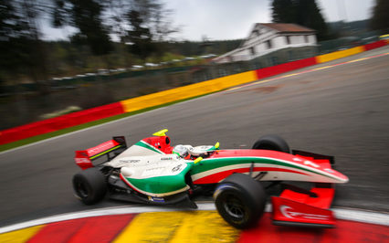 Alfonso Celis Jr. vence con solidez en la primera carrera en Spa-Francorchamps