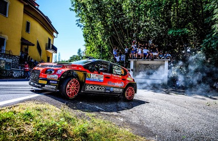 Andrea Crugnola completa una jornada perfecta y se destaca al frente del Rally di Roma Capitale