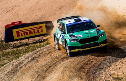 Andreas Mikkelsen aprovecha el error de Oliver Solberg y es líder en WRC2