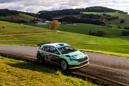 Andreas Mikkelsen y Torstein Eriksen, bicampeones en un agónico final para el WRC2