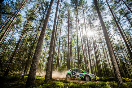 Andreas Mikkelsen se lleva el WRC2 en el Rallye de Estonia