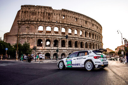 'Avbelj César', los italianos desfilan frente al coliseo con Llarena como el mejor piloto español