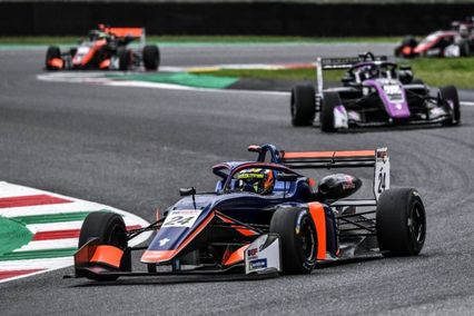 Ben Barnicoat corta la racha vencedora de CrytoTower Racing en Mugello