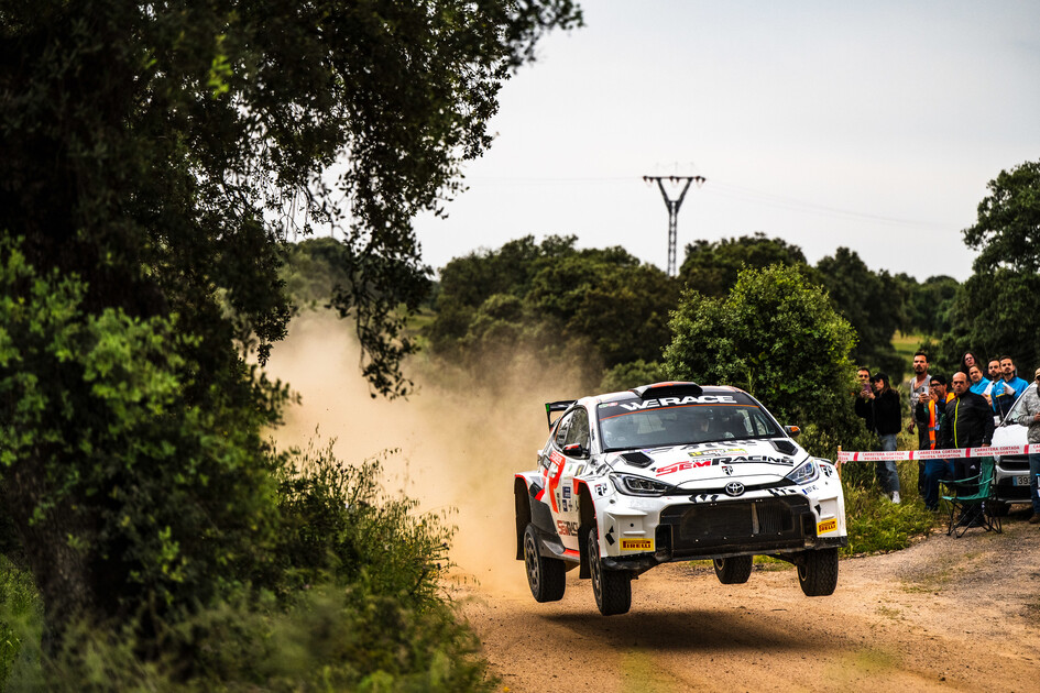 León marca el ecuador de un CERT-Rallycar con Semenov al frente