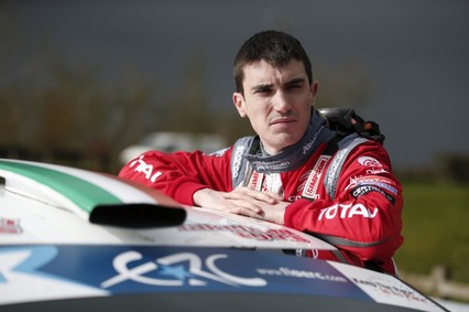 Breen mantiene el liderato pese a un trompo
