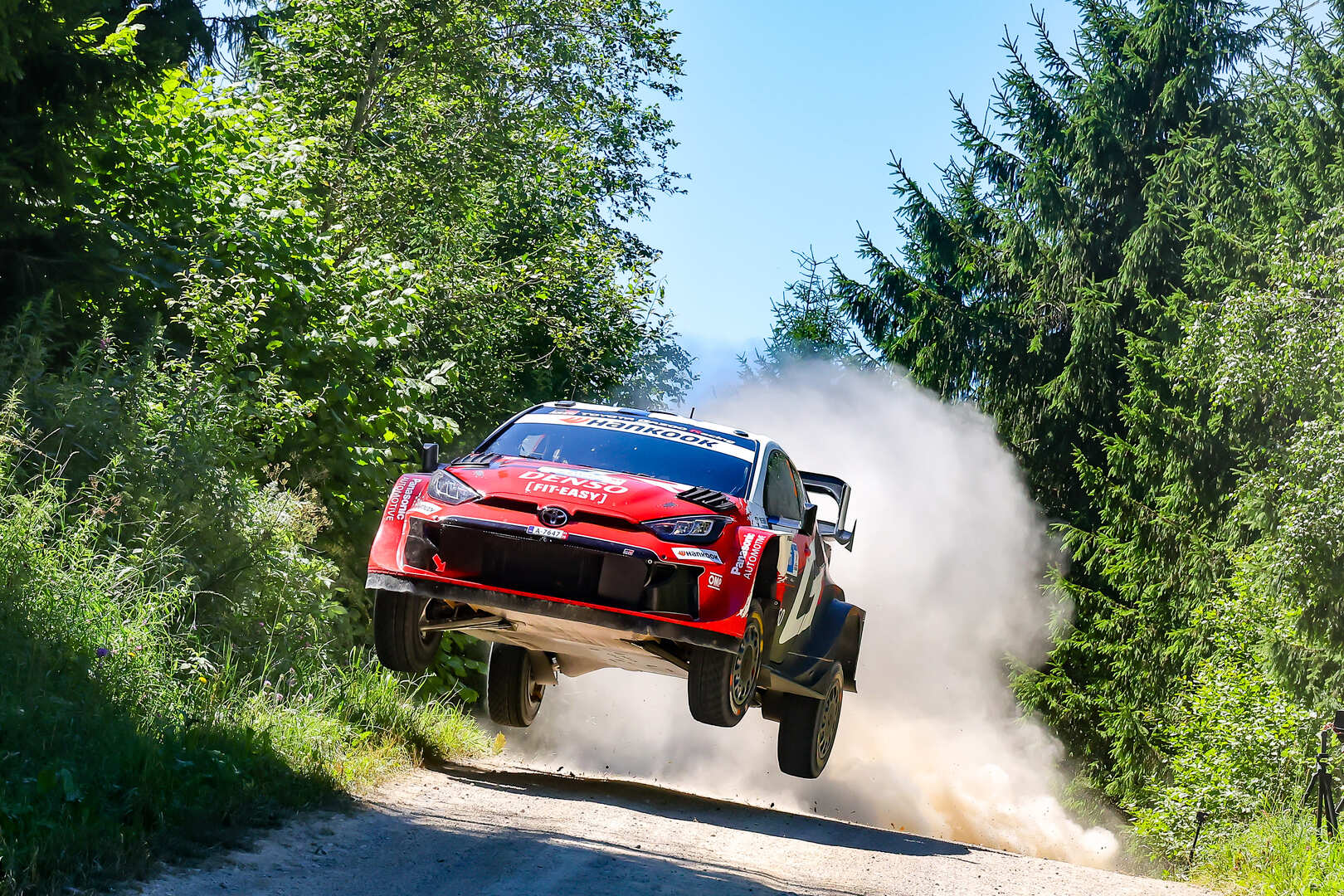 Oliver Solberg presiona a un solvente Sami Pajari que sigue al frente en Estonia