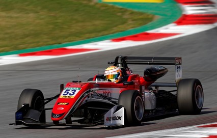 Callum Ilott gana la partida a Lando Norris en los libres