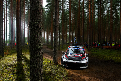 Cara a cara, Rovanperä y Solberg en el mismo tramo con el Toyota GR Yaris Rally1