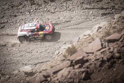 Carlos Sainz cede más tiempo en la segunda etapa en Marruecos