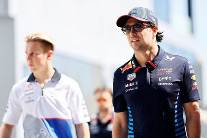 Checo Pérez se revela contra los rumores que colocan a Liam Lawson en Red Bull