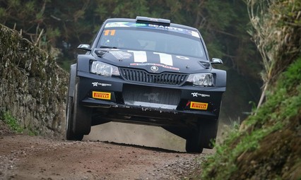Chris Ingram asciende hasta el podio en Azores