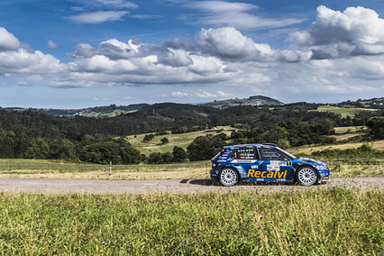 'Cohete' Suárez sigue con su cómodo paseo triunfal por el Rallye Princesa de Asturias
