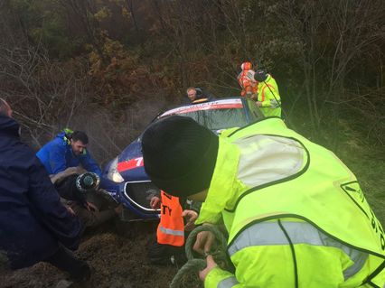 'Cohete' Suárez termina la primera etapa de Gales tras un accidente