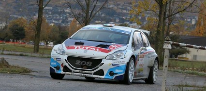 Craig Breen evita el peligro en Valais