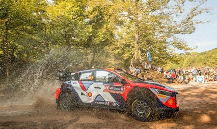 Dani Sordo vuelve a subir al podio en Grecia y contribuye a un nuevo triplete de Hyundai