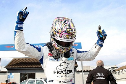 Daniel Ticktum líder absoluto en Donington Park