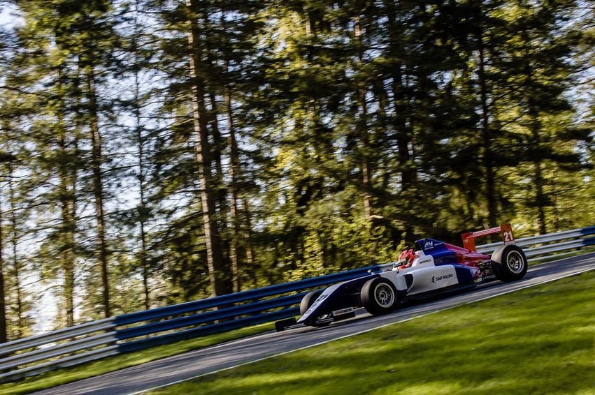 Disfruta de las carreras de la F4 en el apasionante Ahvenisto