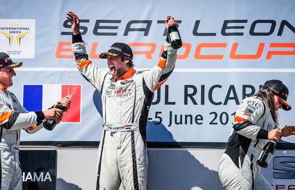 Doblete de victorias y liderato para Niels Langeveld