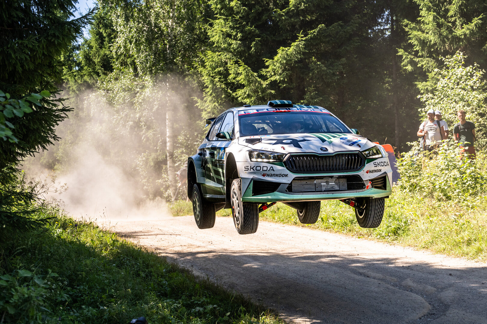 Robert Virves sostiene a Suninen y Korhonen y se apunta la victoria de WRC2 en Estonia