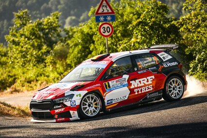 Efrén Llarena regresa al asfalto con el Skoda Fabia RS Rally2 