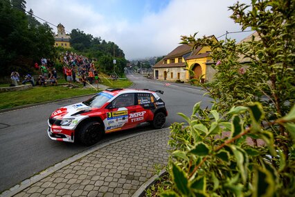 Efrén Llarena y Sara Fernández vuelven a conquistar el ERC Teams con MRF Tyres