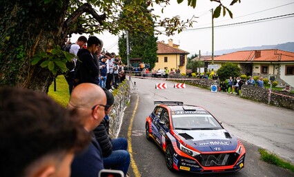 Efrén Llarena y Sergi Pérez suman importantes puntos en el Rallye Villa de Llanes