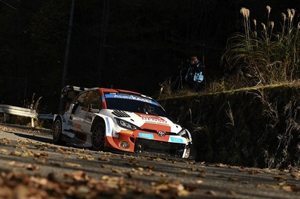 Elfyn Evans defiende en solitario el orgullo de Toyota