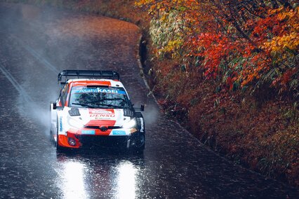 Elfyn Evans resiste al frente de un caótico Rally de Japón
