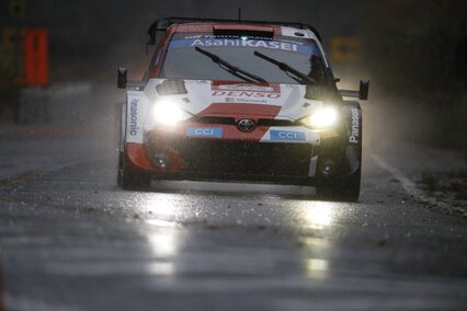 Elfyn Evans se destaca sobre el diluvio en Japón
