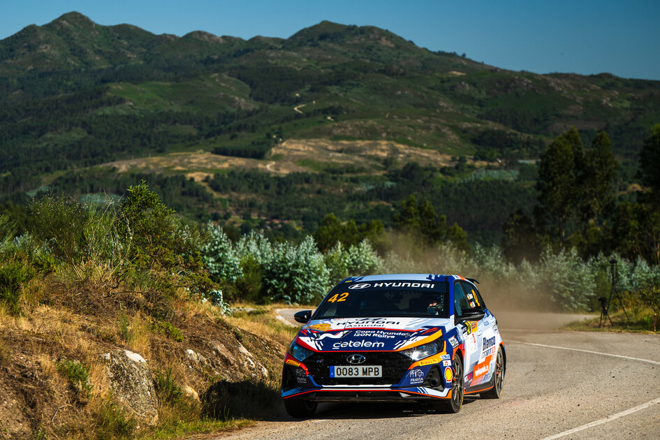 Adrián Blanco y Adrián Vázquez batallan por la punta de la Copa Hyundai en Vigo