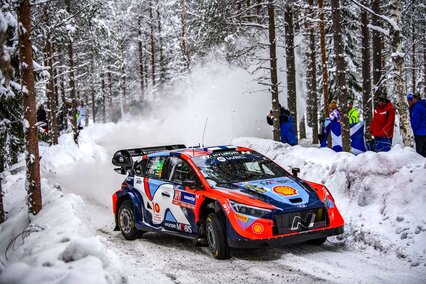 Esapekka Lappi lidera en solitario tras el abandono de Takamoto Katsuta