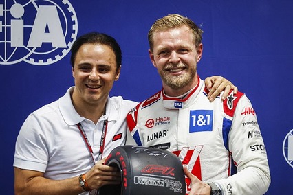 Euforia y locura en el garaje de Haas gracias a la sorprendente pole de Kevin Magnussen en Brasil