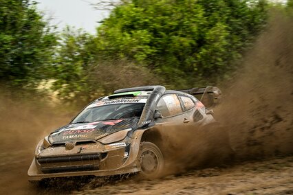 Evans marcha a por el triunfo en el Rally Safari pese a la debacle de sus compañeros de Toyota