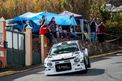 Fin de semana de aprendizaje para el Tipo Racing Team by V-Sport con Borja Cué y José Luís García en Canarias 