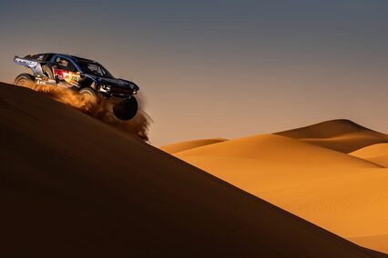 Final amargo de la maratón del Dakar 2026 a falta de tres días, Sainz pierde 45 minutos y Gutiérrez 42 tras un vuelco