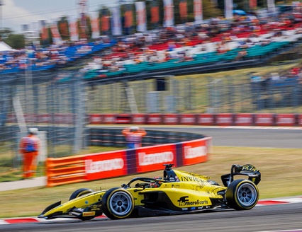 Fornaroli da un golpe en la carrera al título de F2 con victoria en Hungaroring, Martí es 10º