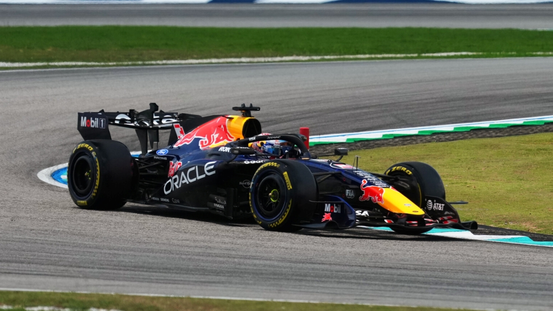 Verstappen logra su primera pole del año en Sepang, la 1º para Red Bull y Ford juntos