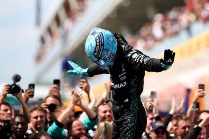 George Russell gana, Mercedes triunfa y Norris se hunde