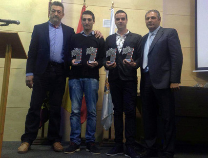 González y López recogen sus trofeos