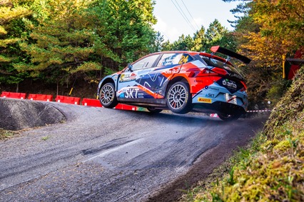 Grégoire Munster sorprende sobre mojado y se lleva su primera victoria en WRC2