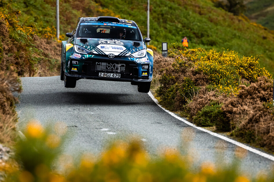 Kris Meeke se impone en Ceredigion y Teemu Suninen conquista la corona continental 